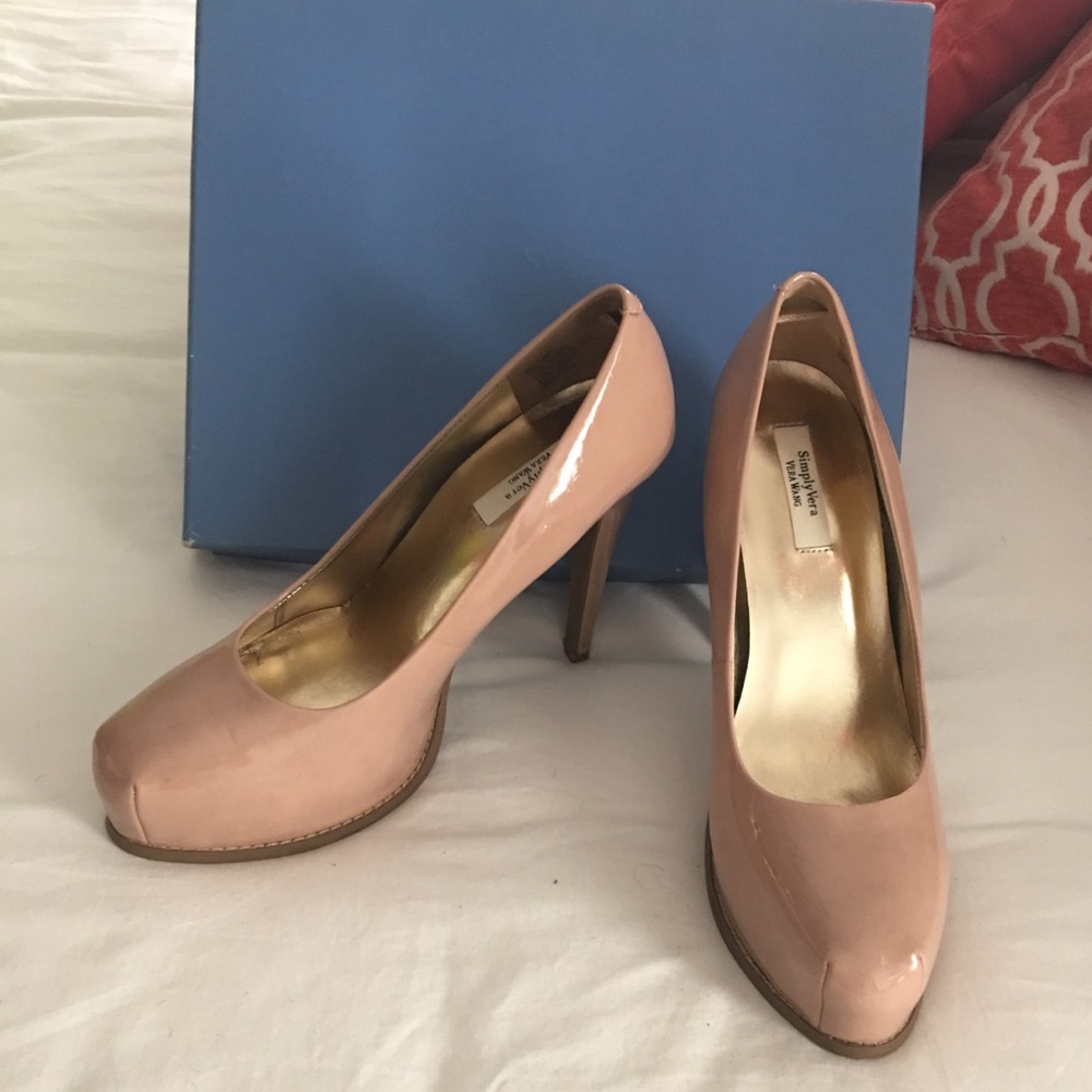 Vera Wang Pumps